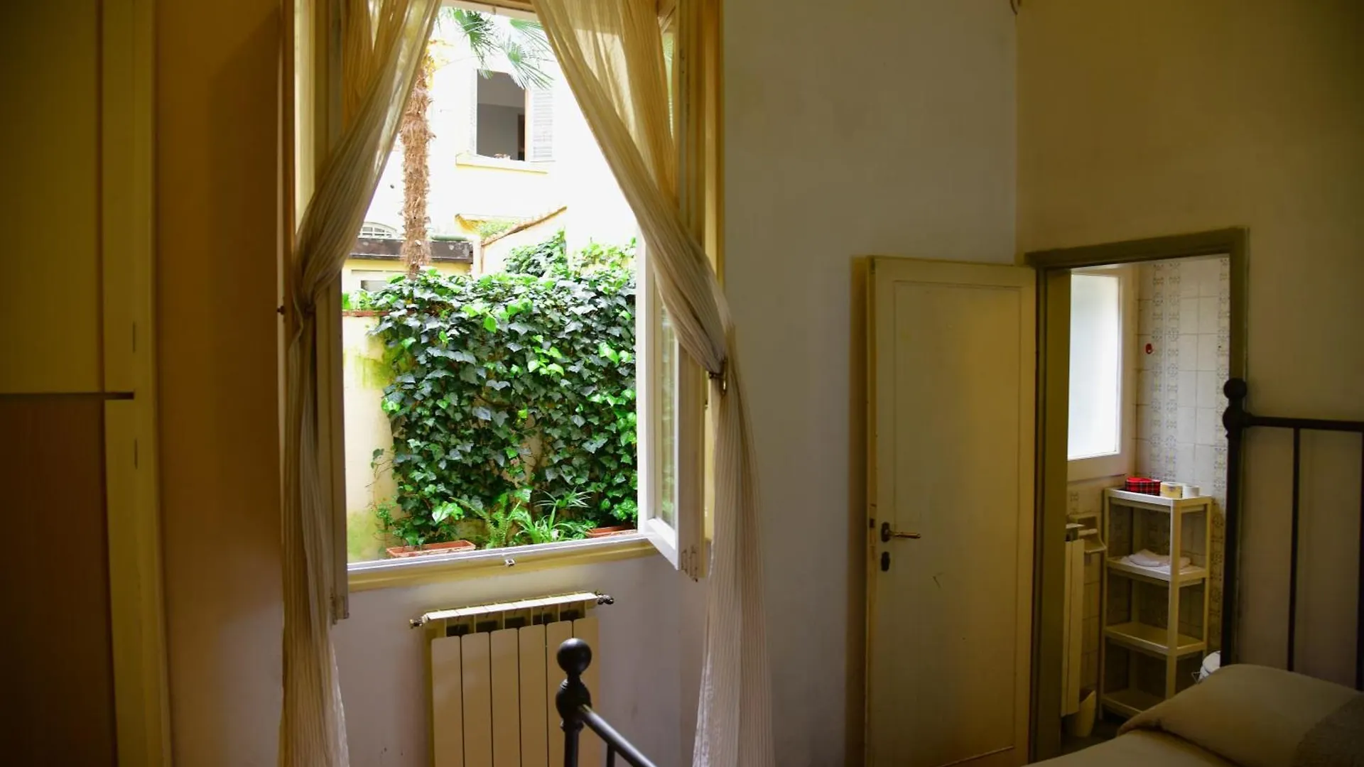 Il Segreto Di Via Laura - House In Florence Apartment